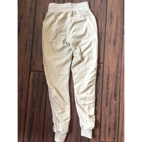 Lululemon Beyond the Studio 7/8 Jogger - Picture 4 of 8